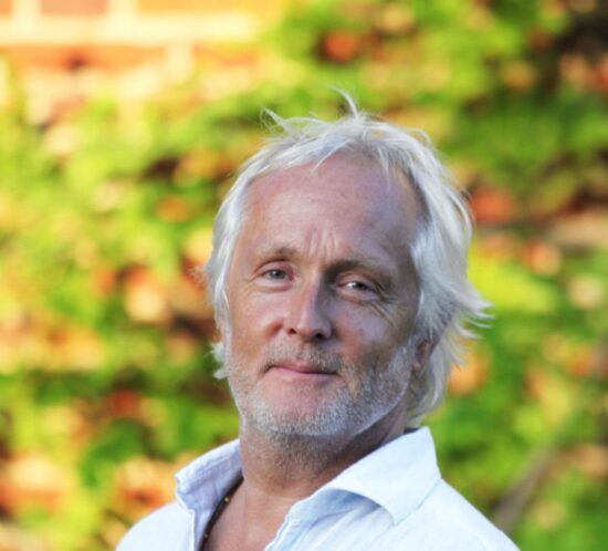 Simon Low, entrevista para Yoga Journal