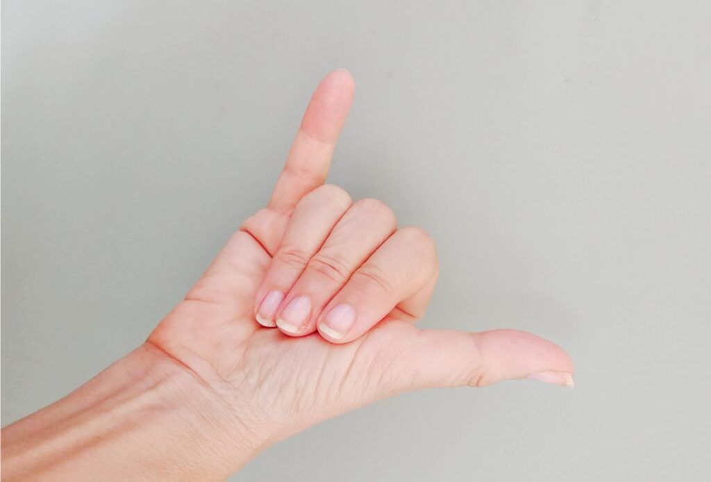 Bhuchari mudra o gesto de contemplar el vacío