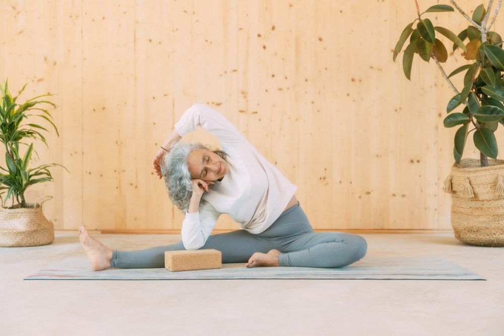 La Mariposa en Yin yoga puede ser muy beneficiosa para los pulmones en otoño.
