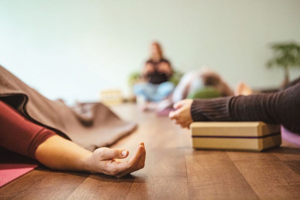 Pedagogía sensible en Yin Yoga basada en un lenguaje que acompaña y sostiene