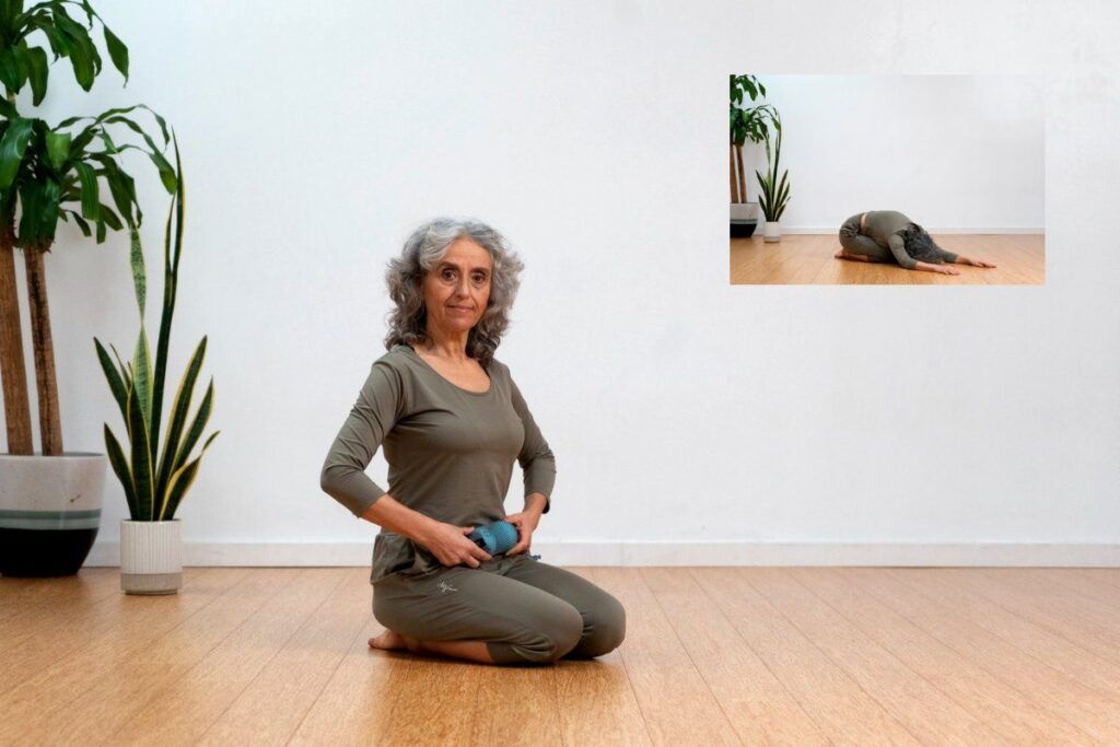 Balasana con pelotas en el abdomen