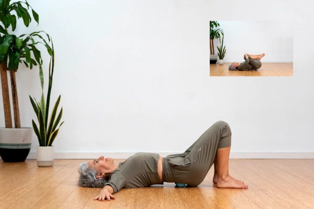 Puente suave a Apanasana en Yin con pelotas