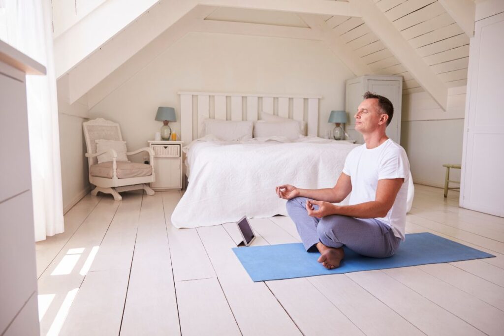Práctica personal de meditación en casa — conocimiento somático y conciencia corporal